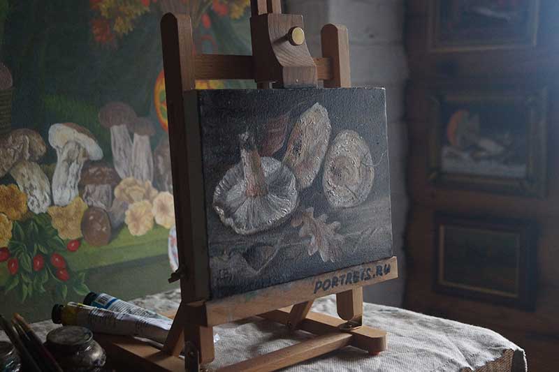 Натюрморт из грибов в мастерской художника
