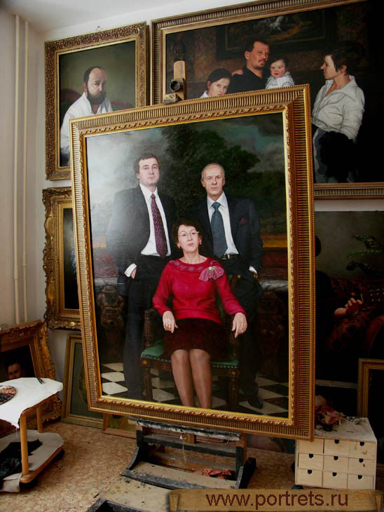 портрет семьи в интерьере