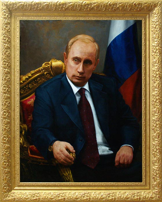 Портрет Владимира Путина на фоне флага в кресле