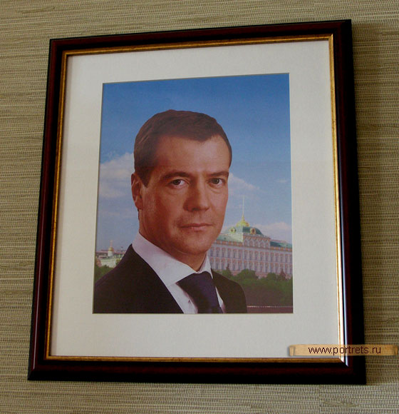 №8 Дмитрий Медведев на фоне Кремля