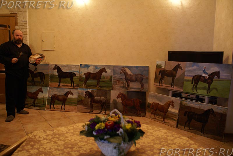 Картины лошадей в мастерской художника