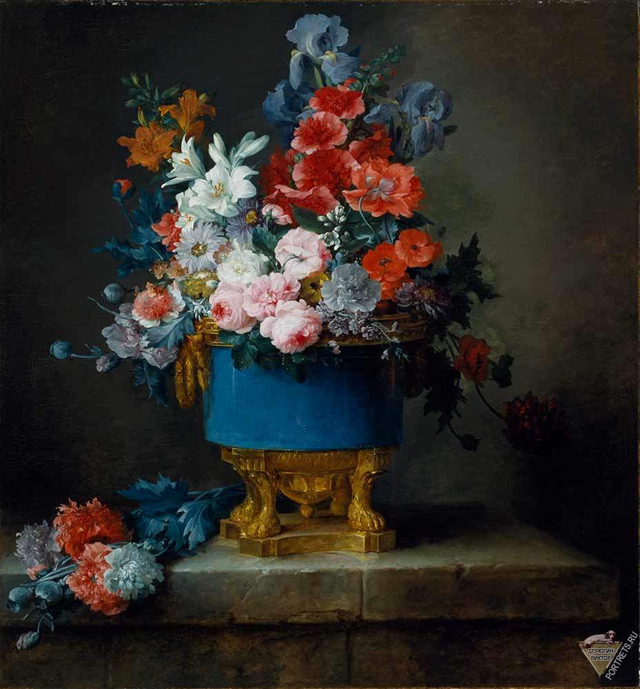 Букет цветов в голубой фарфоровой вазе