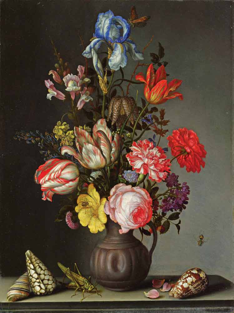 Цветы в вазе с раковинами и насекомыми