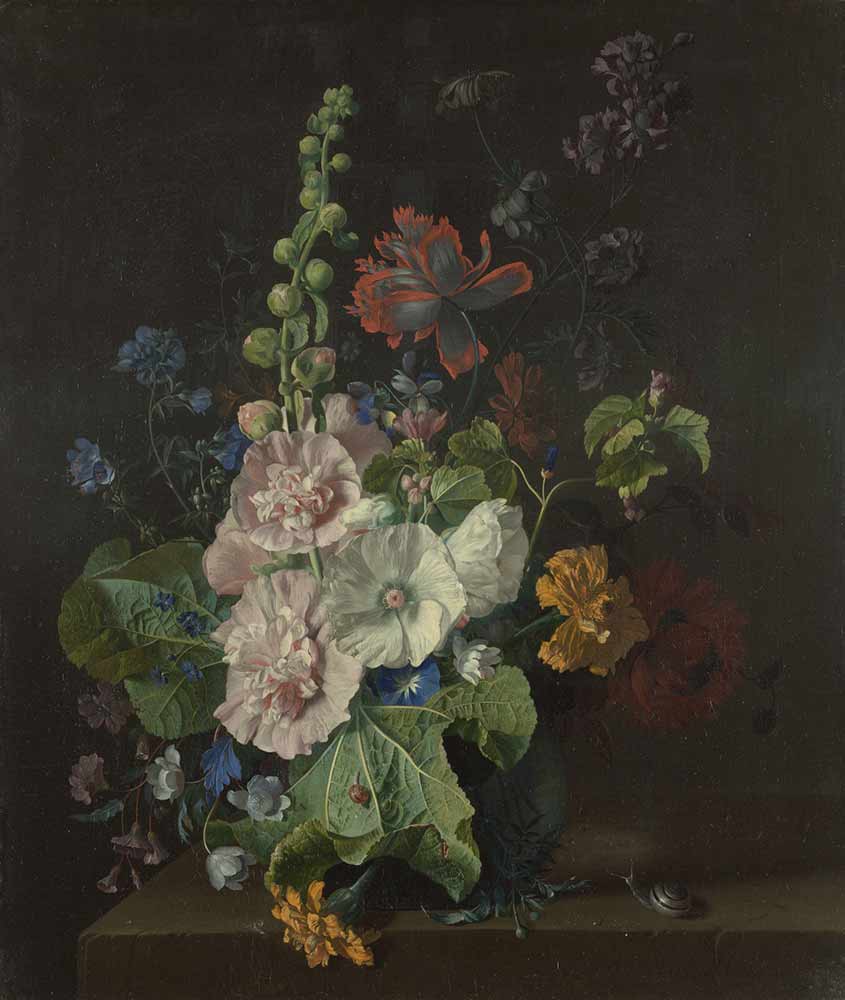 Мальвы и другие цветы в вазе