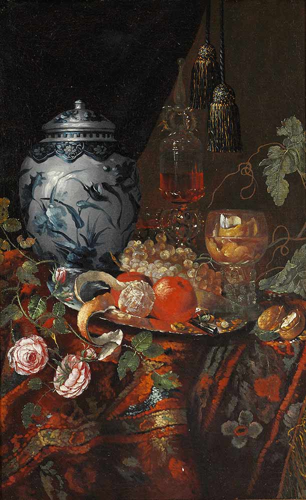 Натюрморт с голландской фаянсовой банкой, цитрусовые на тарелке, виноград, розы, гоплет, ромер и обрезки. Калф Виллем