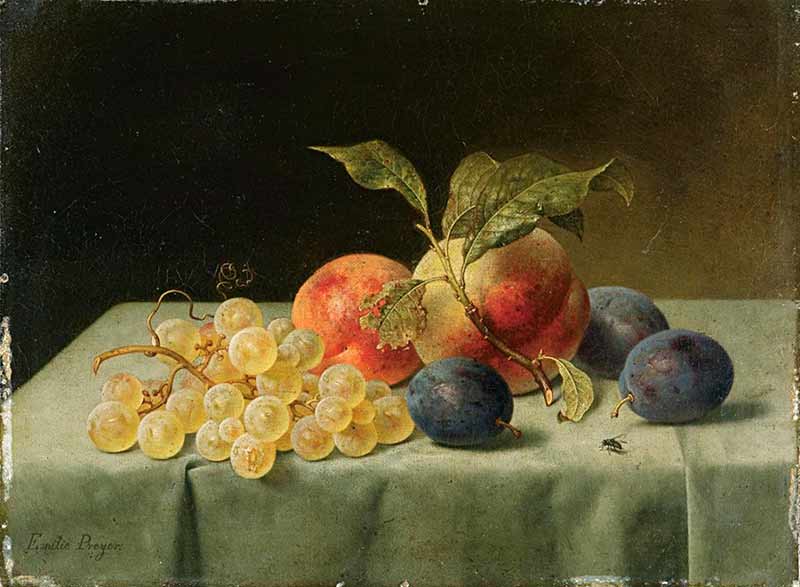 Фруктовый натюрморт с персиками, сливами и виноградом