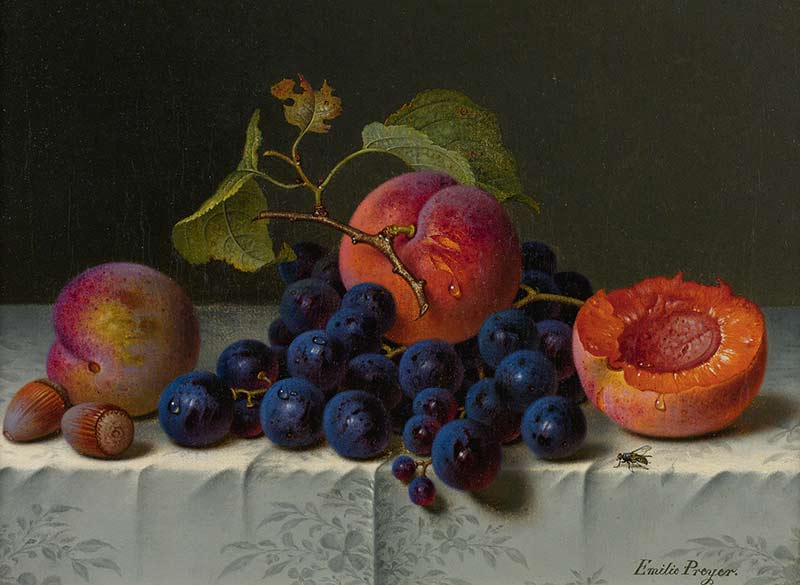 Натюрморт с персиками, виноградом и орехами на столе