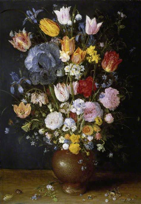 Натюрморты с цветами и фруктами. Керамическая ваза с цветами