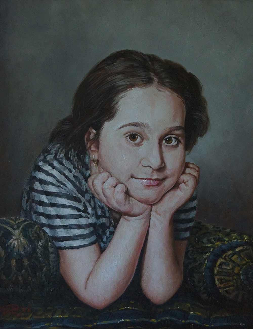 Детский портрет в полосатой майке